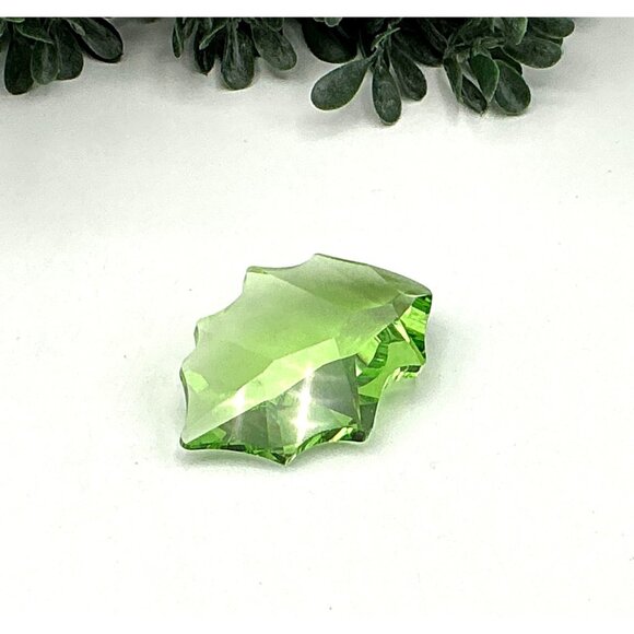 Swarovski Faceted Peridot Green Glass Leaf - Picture 2 of 5